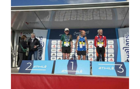 Roger GODARD et Brice DAUBORD sur la 3e marche -  CHAMPIONNE DE FRANCE DE CROSS-COUNTRY